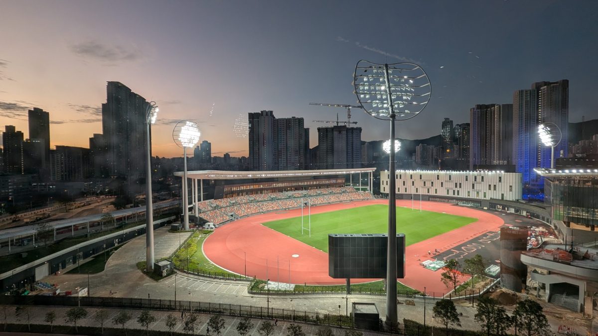后场横传中